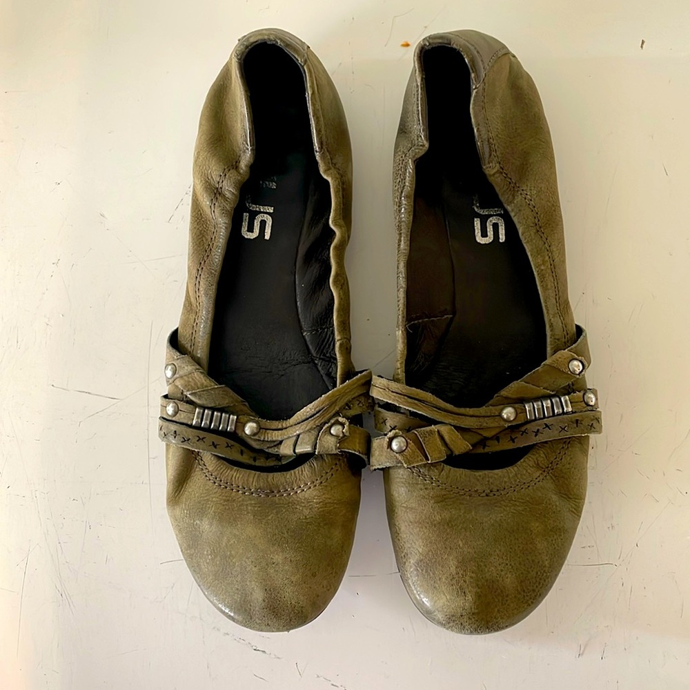 Leather flats